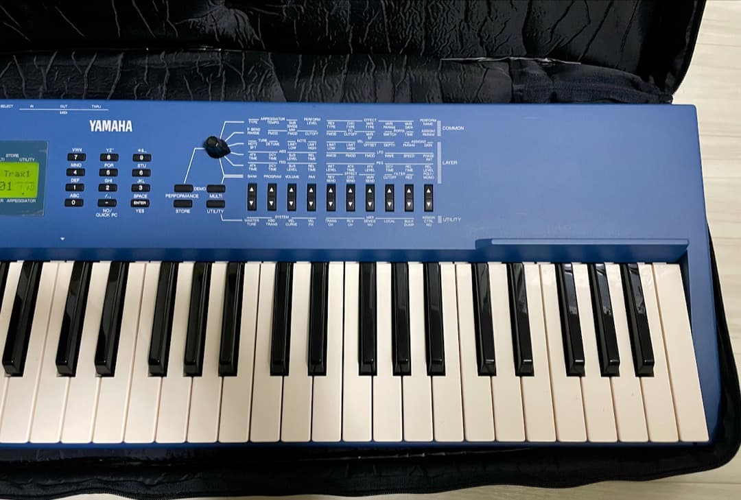 Yamaha CS1x シンセサイザー　美品