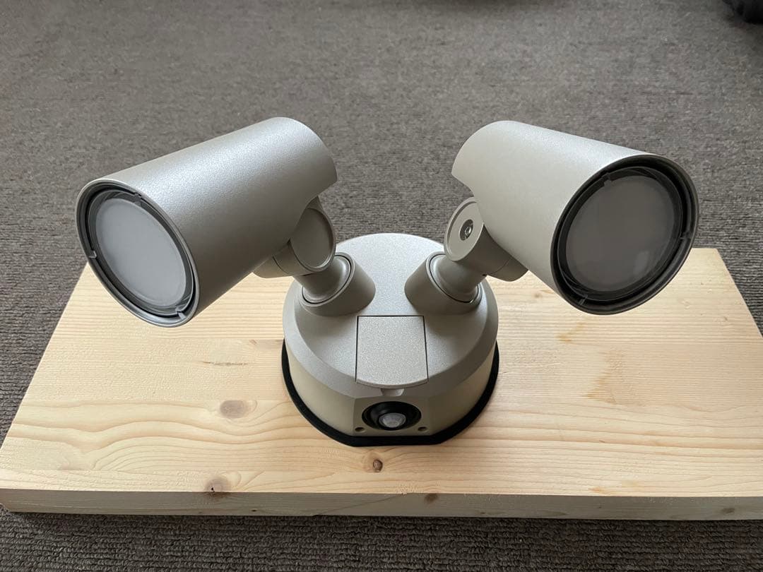 Panasonic　防犯センサーライト