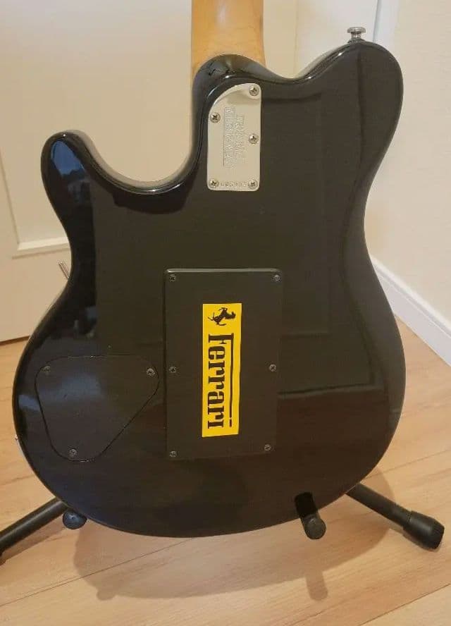 Sterling by MUSICMAN　AX40 ピンク塗装　ミュージックマン