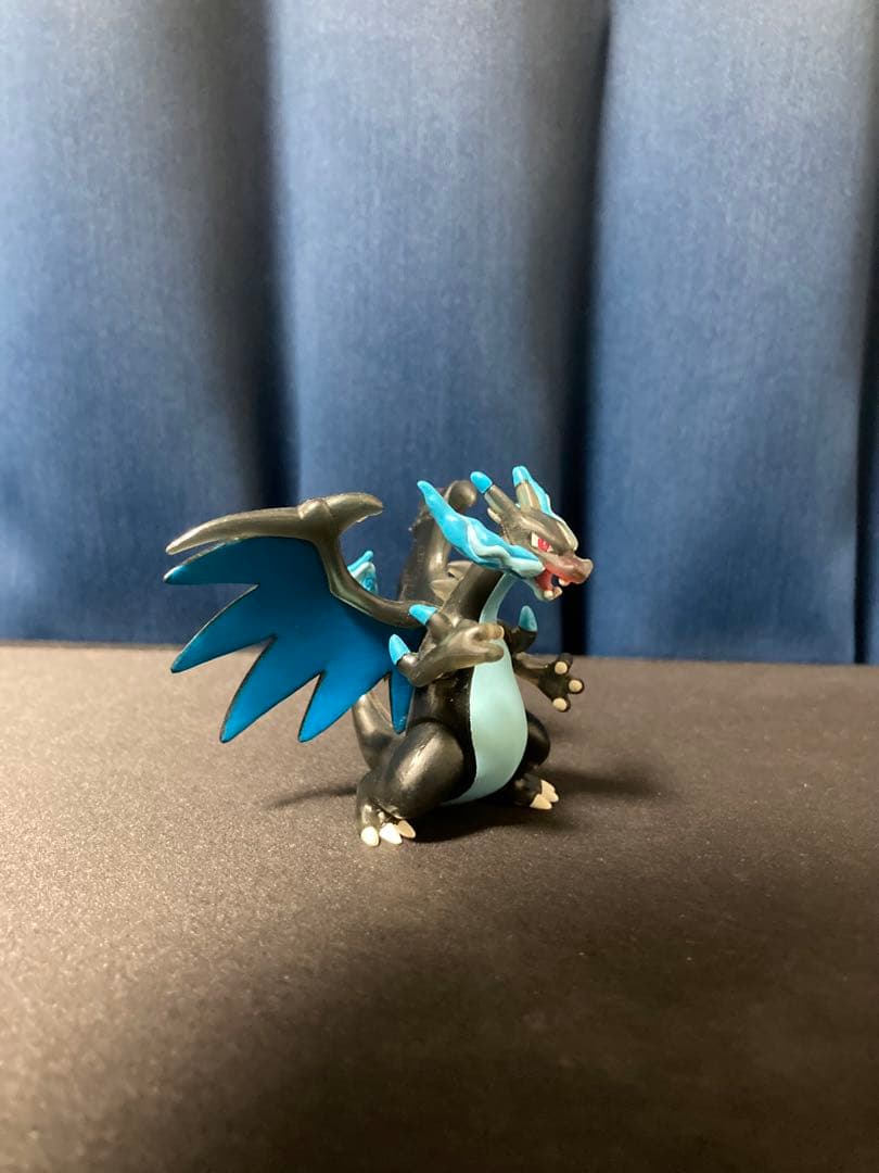 リザードン フィギュア 黒と青