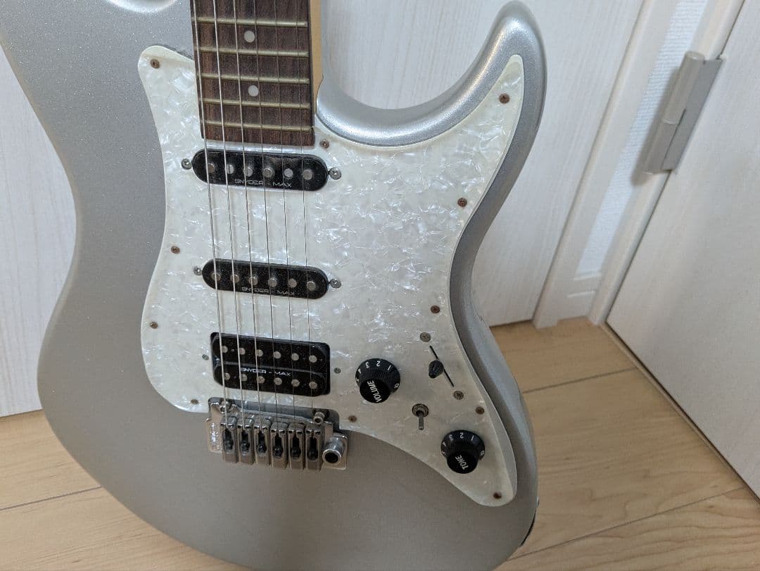 Elioth No.S305 シルバーエレキギター　ソフトケース+付属品付