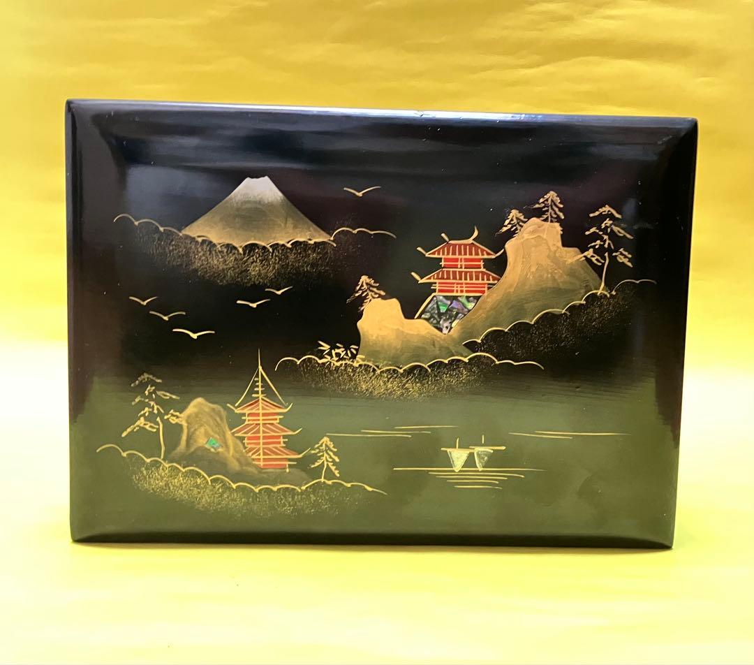 漆器小物入　山と寺院のデザイン　塗り物　螺鈿細工　オルゴール 鍵付　宝石化粧箱
