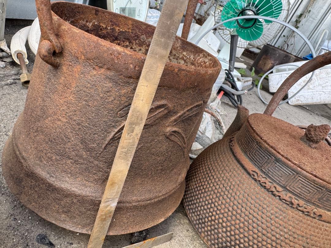 全部で伝統的な日本の鉄瓶セット