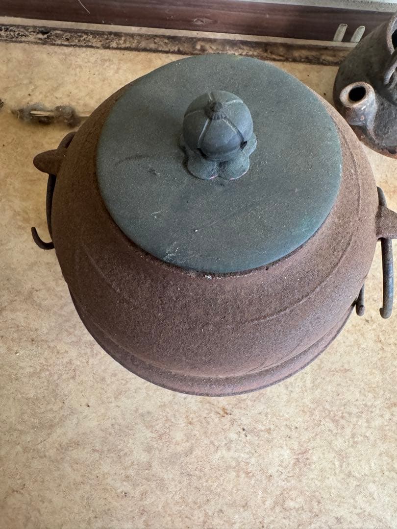 全部で伝統的な日本の鉄瓶セット