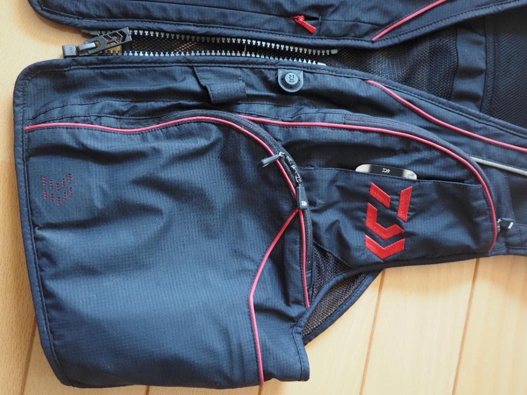 DAIWA　鮎ショートベスト　DV-2106　ブラック　M