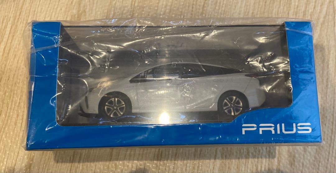 トヨタ プリウス ミニカー　ホワイトパール