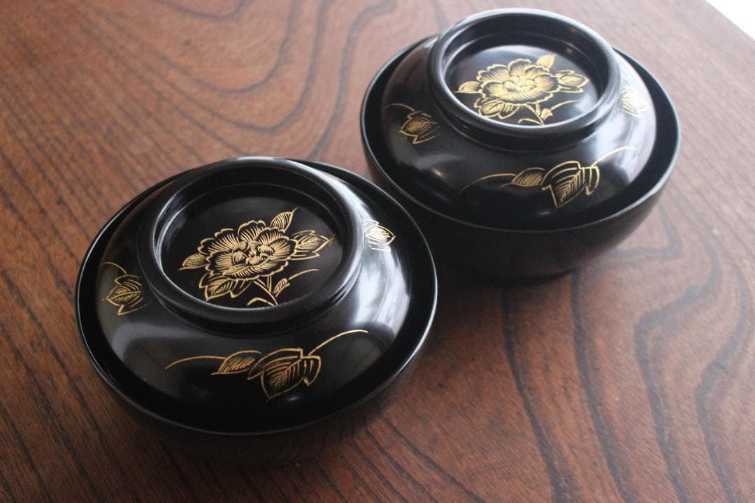 極小保管傷1箇所のみ！時代黒漆に牡丹沈金の映えるお椀２点（検輪島塗沈金椀