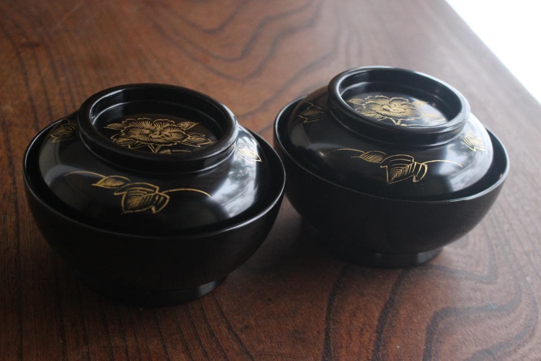 極小保管傷1箇所のみ！時代黒漆に牡丹沈金の映えるお椀２点（検輪島塗沈金椀