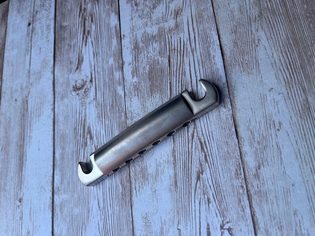 ギブソン純正　アルミテールピース　ニッケル　エイジド