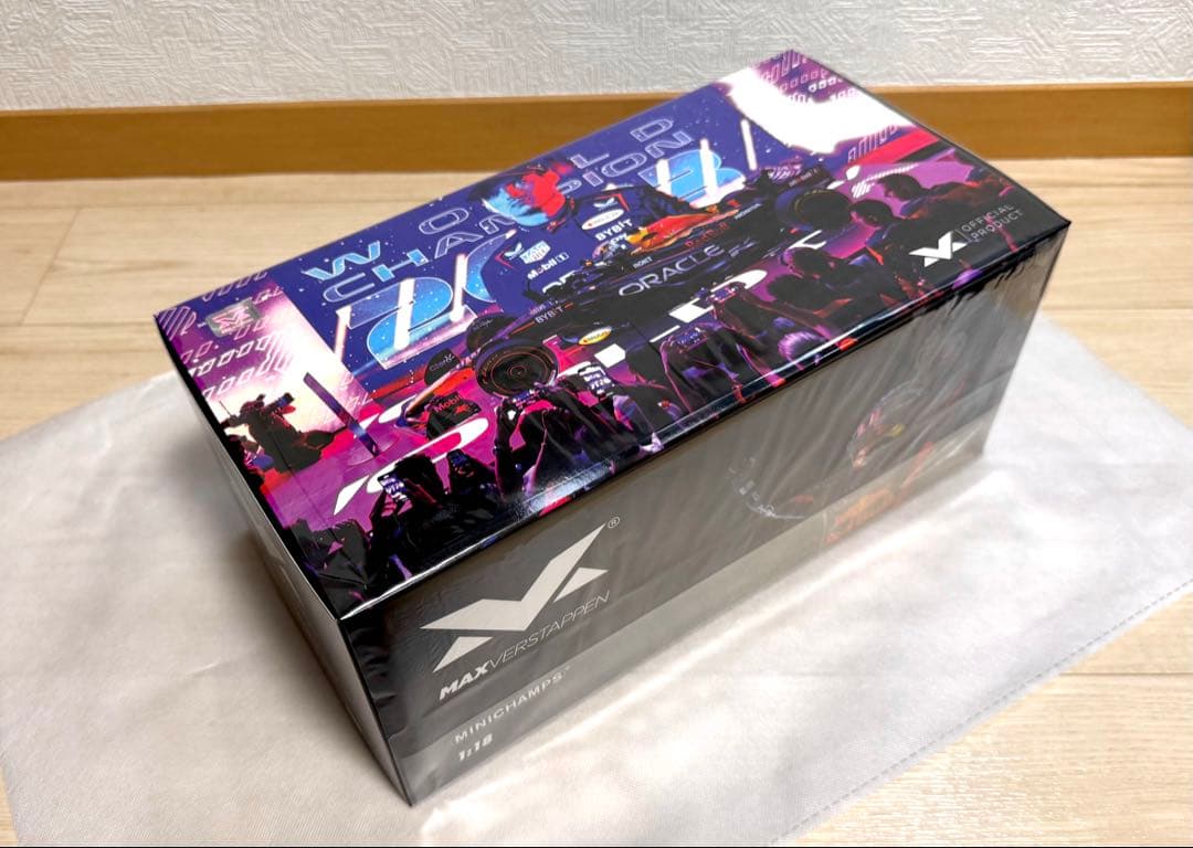 【新品未開封】ミニチャンプス RedBull RB19 1/18 モデルカー