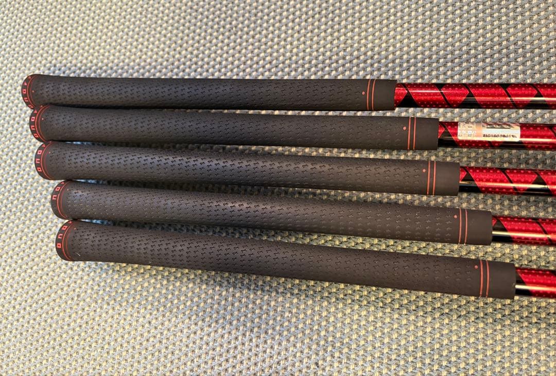 ONOFF　AKA　オノフ　アカ　2024　アイアン　6～Pw　カーボン　R