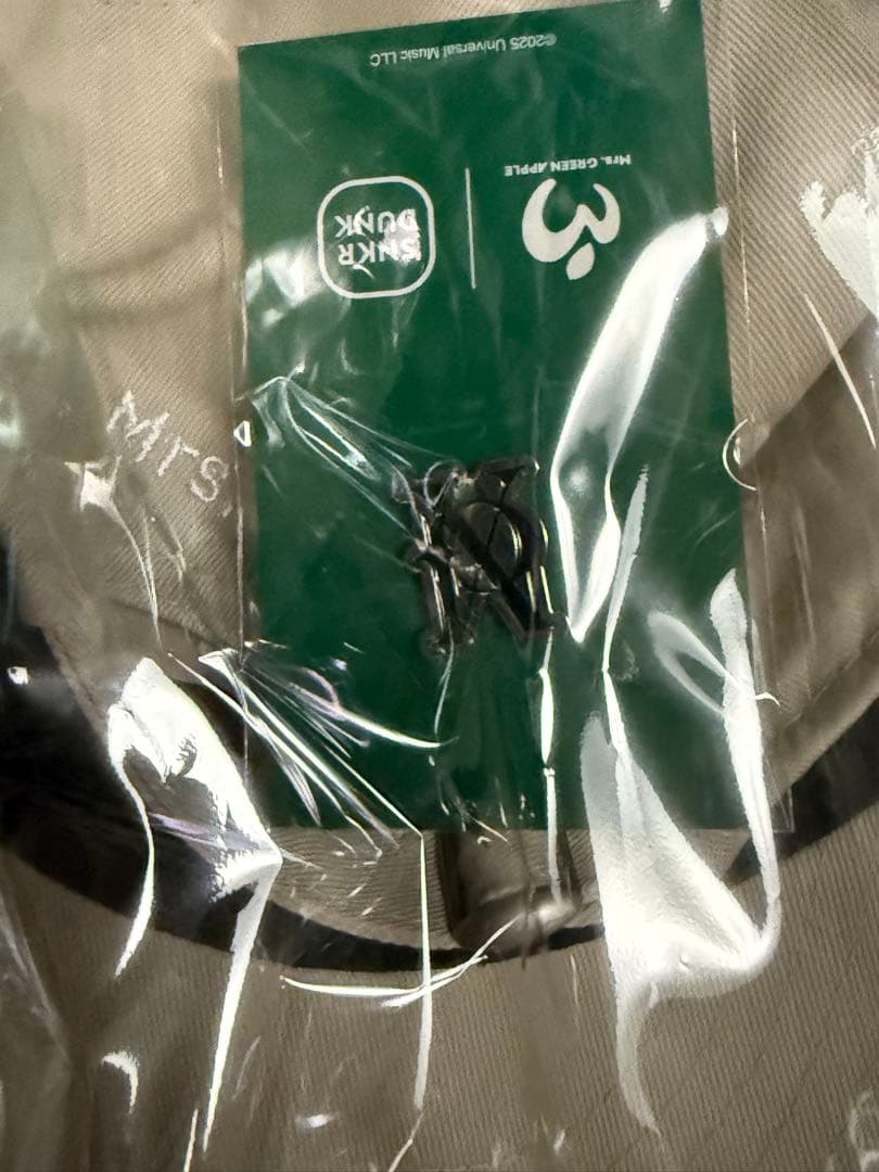 Mrs. GREEN APPLE ベージュキャップニューエラ ピンズ付き