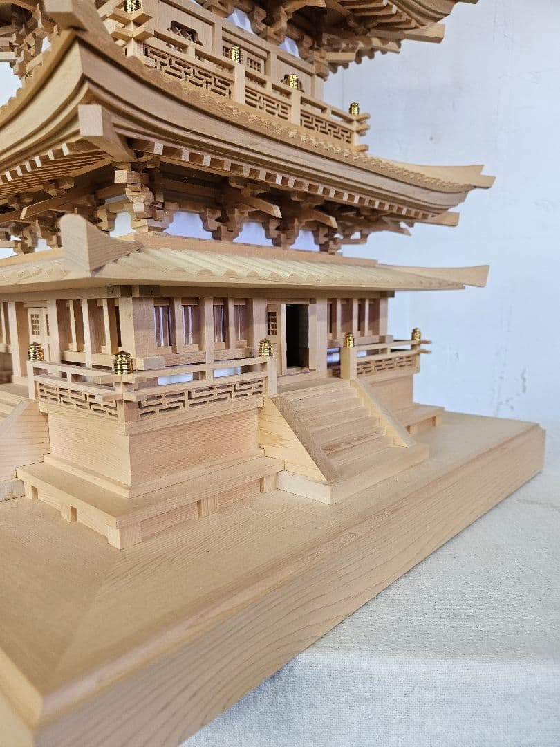 彫刻家 黄賢富 作 五重塔 総檜製 緻密彫り 木製 天然木 置物 オブジェ 大型