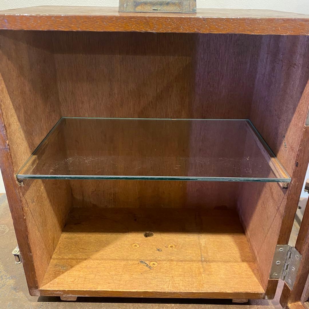 扉と持ち手の付いた古い二段ガラスケース アンティーク