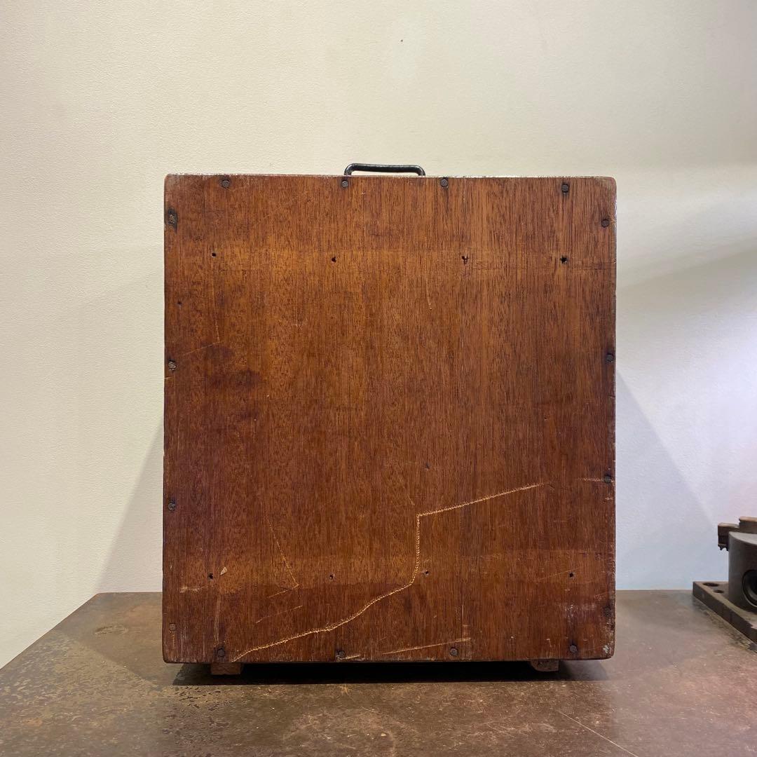 扉と持ち手の付いた古い二段ガラスケース アンティーク