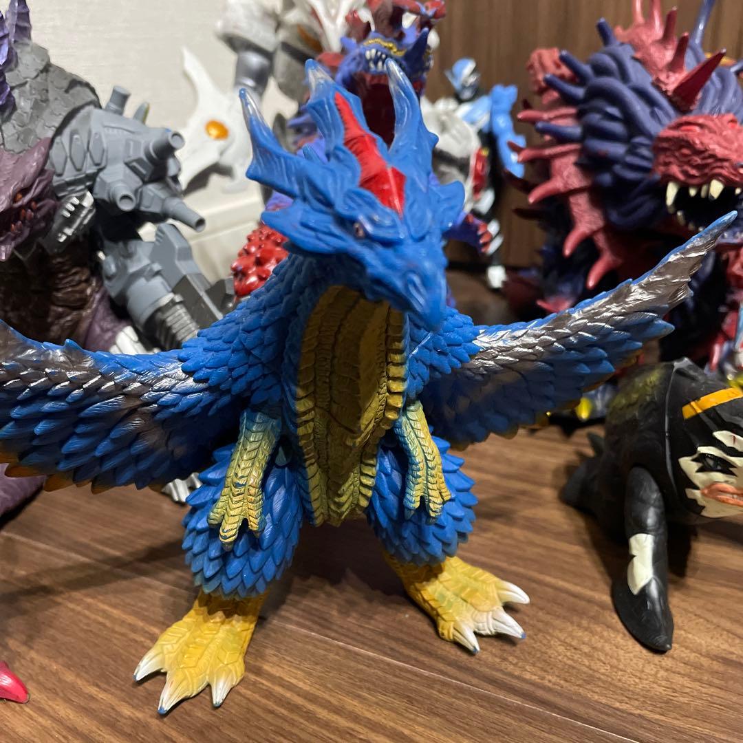 【送料無料】ウルトラマン&怪獣&仮面ライダー16体セット