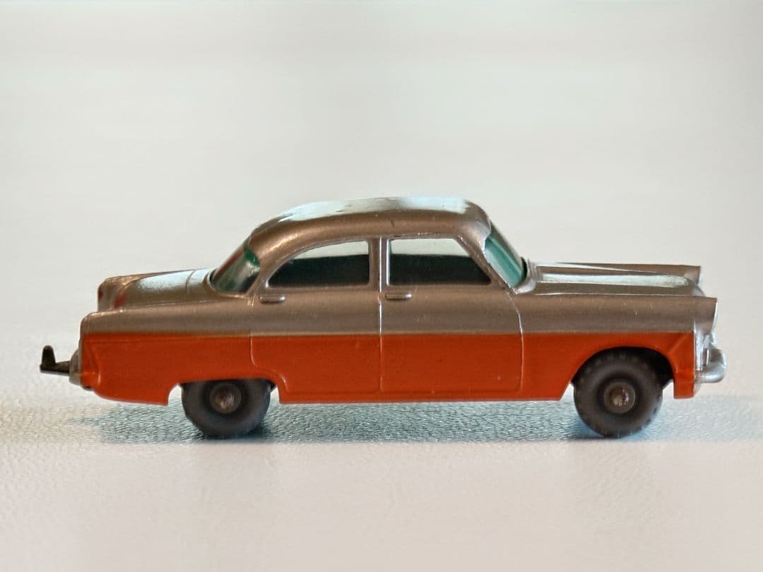 MATCHBOX 　No.33 FORD ZODIAC