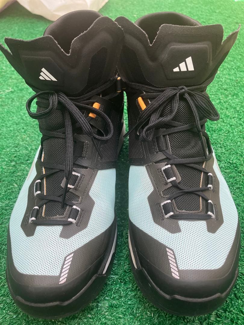 美品アディダススノトレ28.5