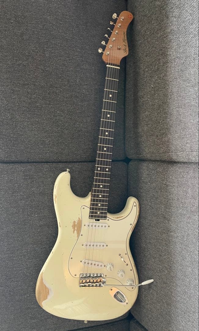Red house guitars オーダーストラトタイプ