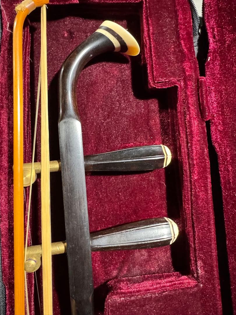 中国　二胡 紅木 中国楽器 現状品 蛇皮使用 登録証ケース弓付き 美品