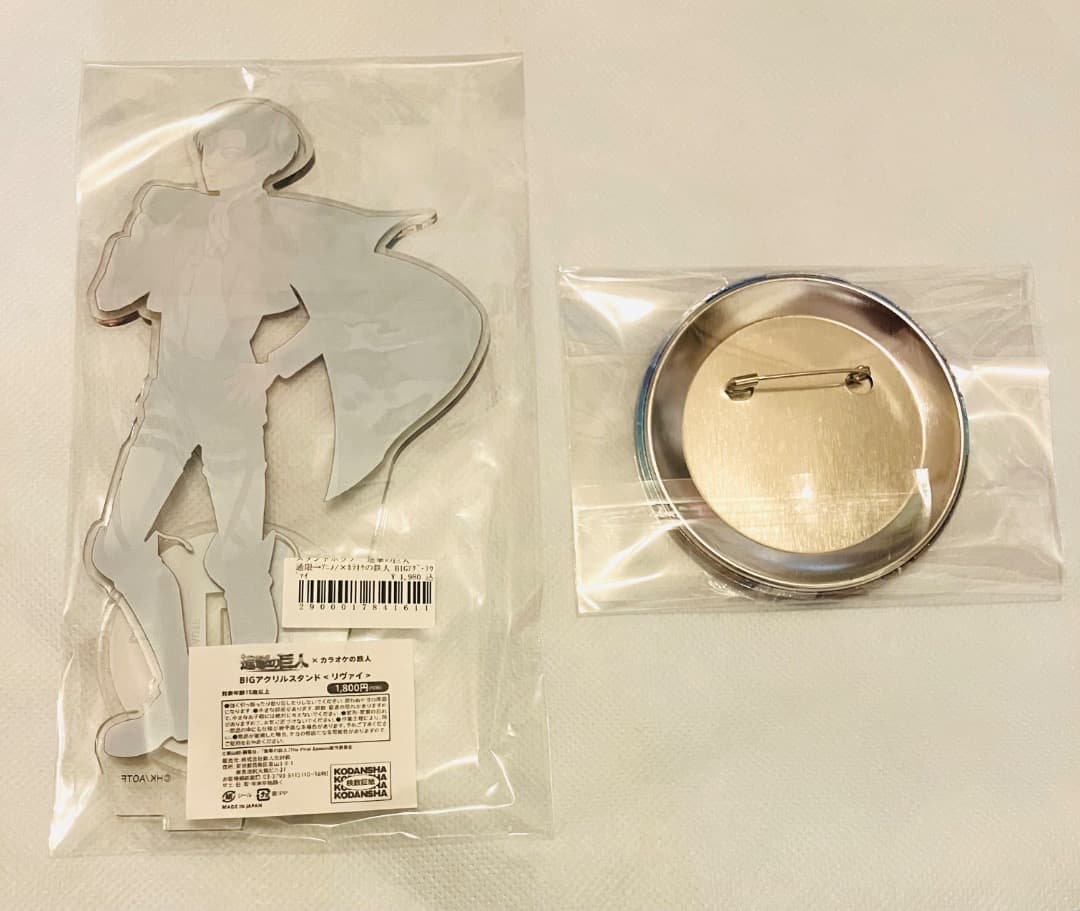 進撃の巨人　カラオケの鉄人　カラ鉄　リヴァイ　缶バッジ　アクリルスタンド　海