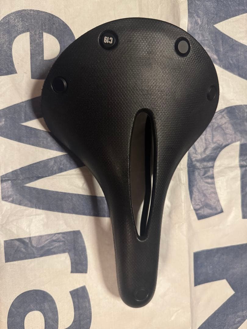 BROOKS carved cambium C19 ブラック