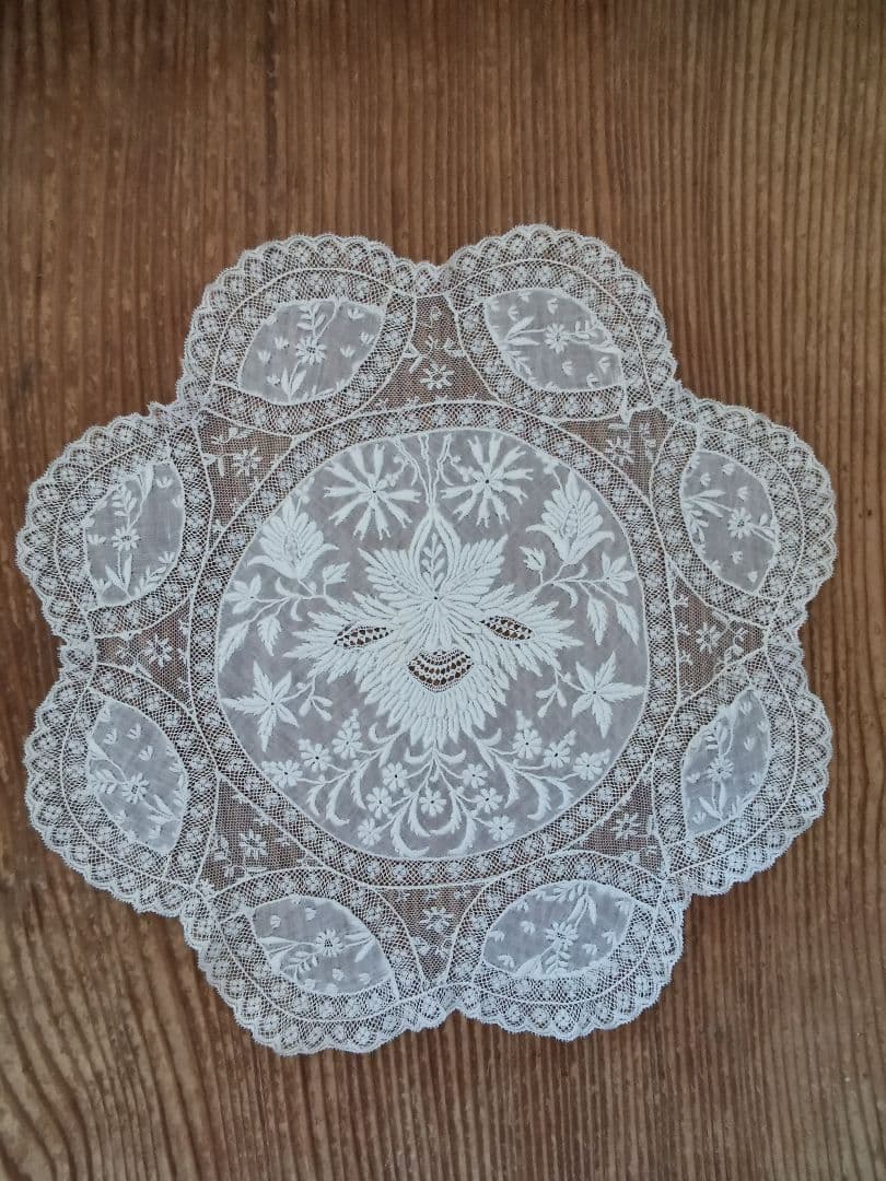 アンティークフランス ノルマンディーレース 花型ドイリー アイリッシュリネン風