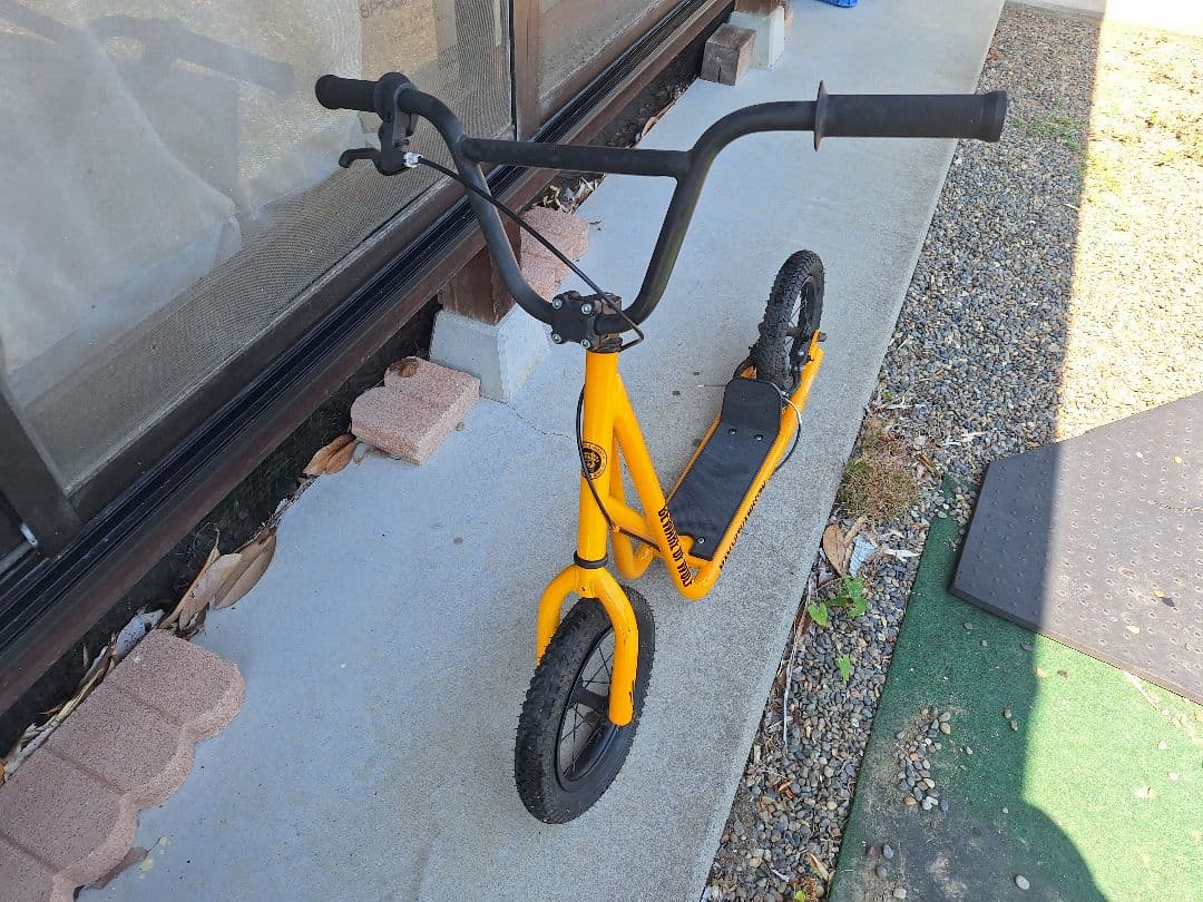 マンウィズ プレミアム バギーキックボード イエロー