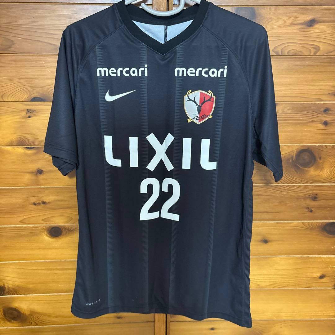 鹿島アントラーズ　トレーニングトップユニフォーム 黒　背番号22