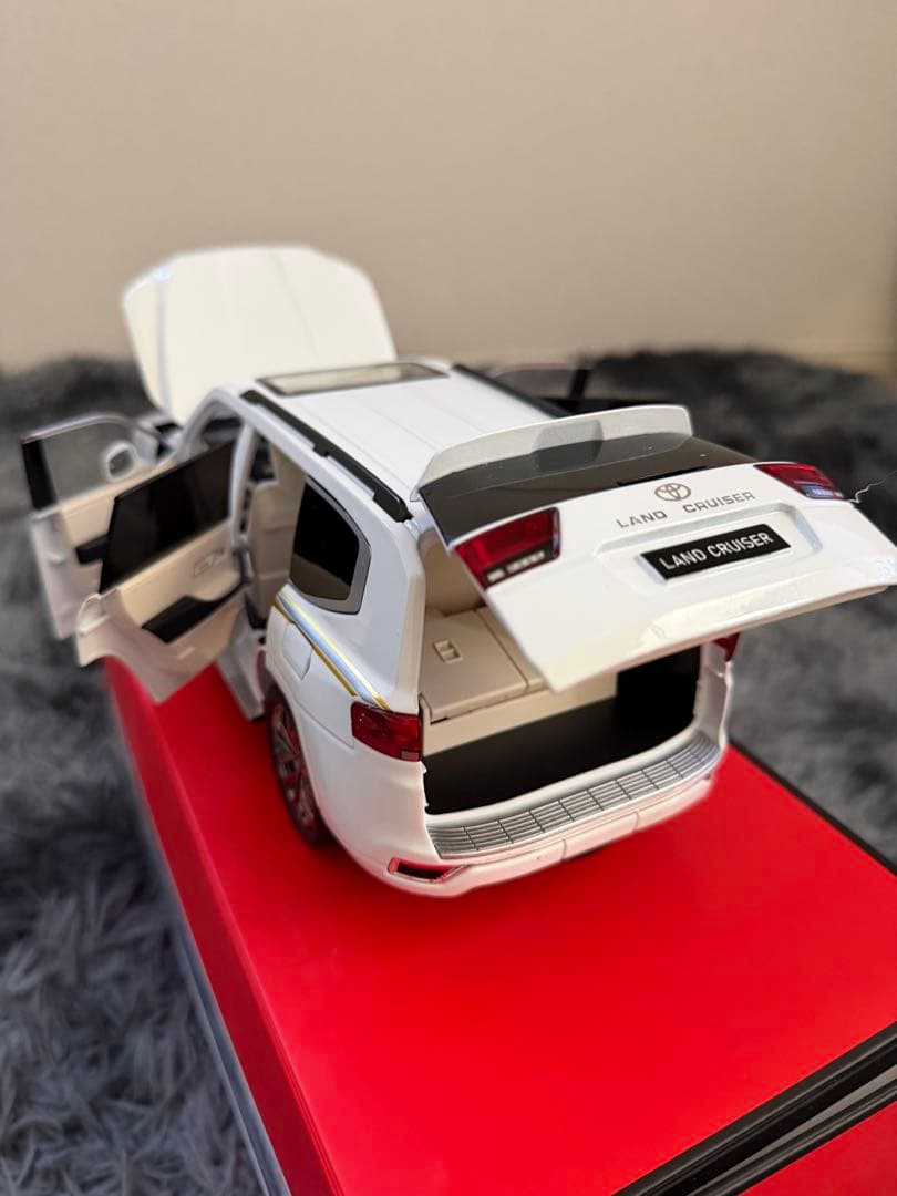 値下げ不可トヨタ ランドクルーザー ミニカー 1/18