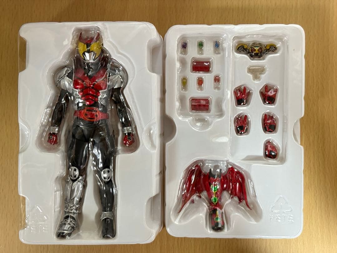 s.h.フィギュアーツ　真骨彫　仮面ライダーキバ　キバフォーム