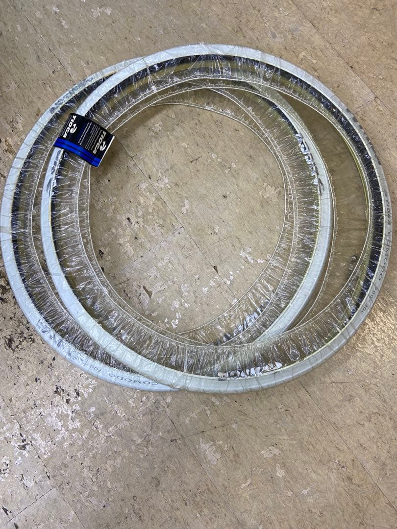 タイオガ700X30C ホワイト　タイヤ　2本