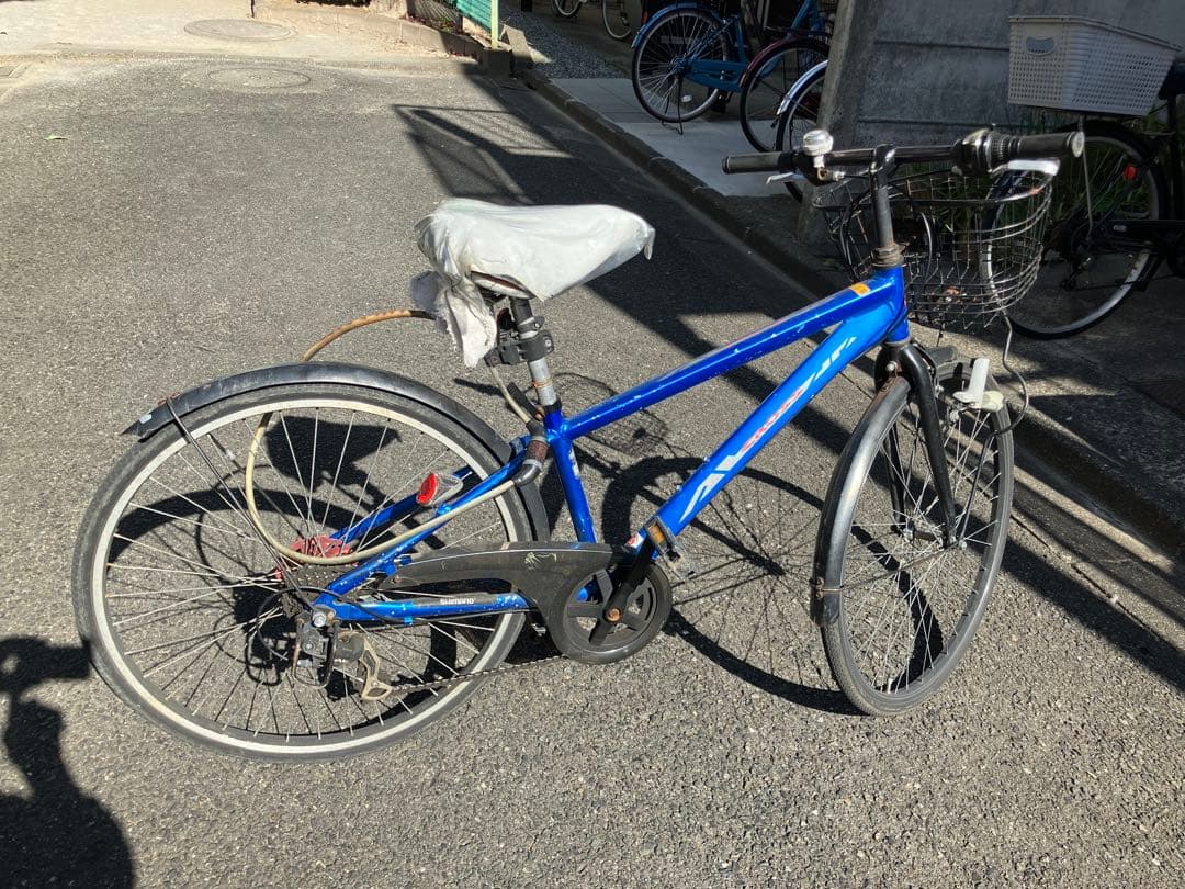 青いシティサイクル バスケット付き 26インチ