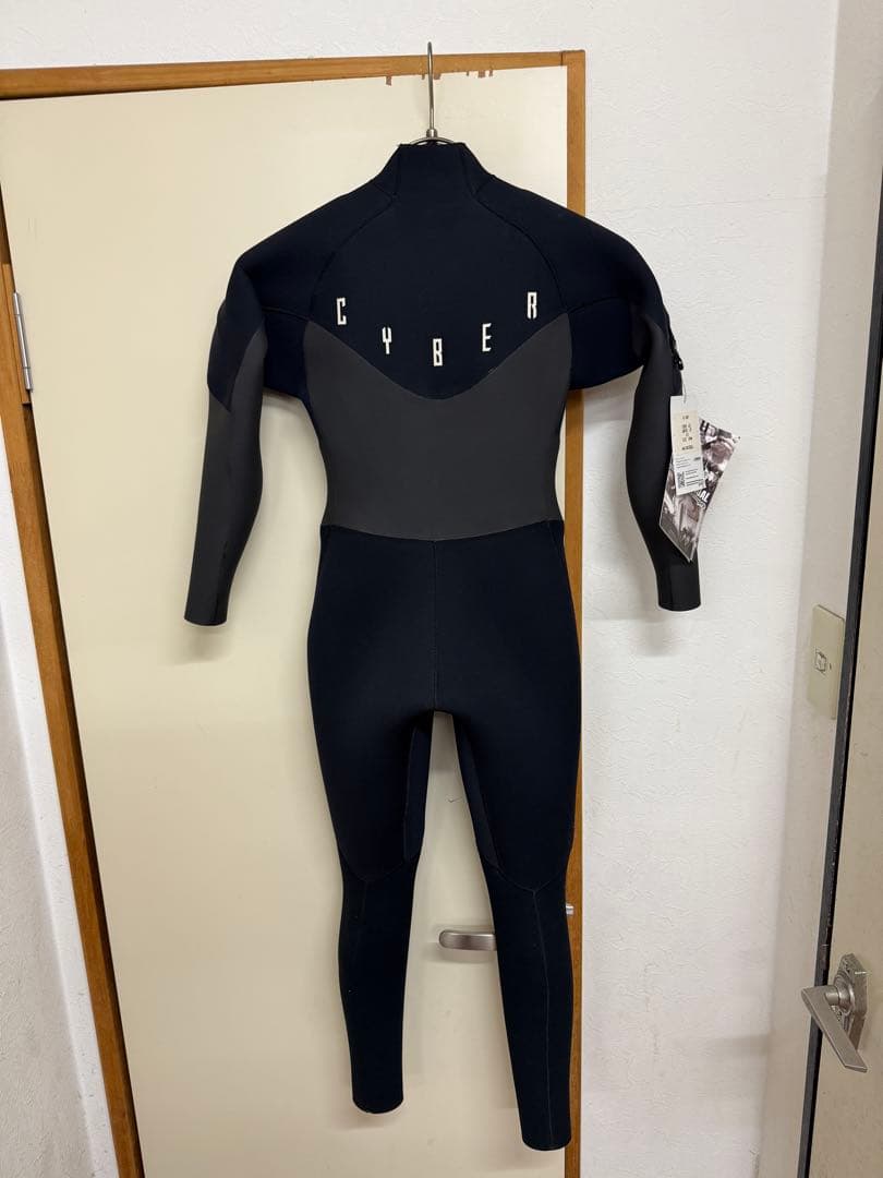 サイバーウエットスーツ男子キッズ用！新品未使用！