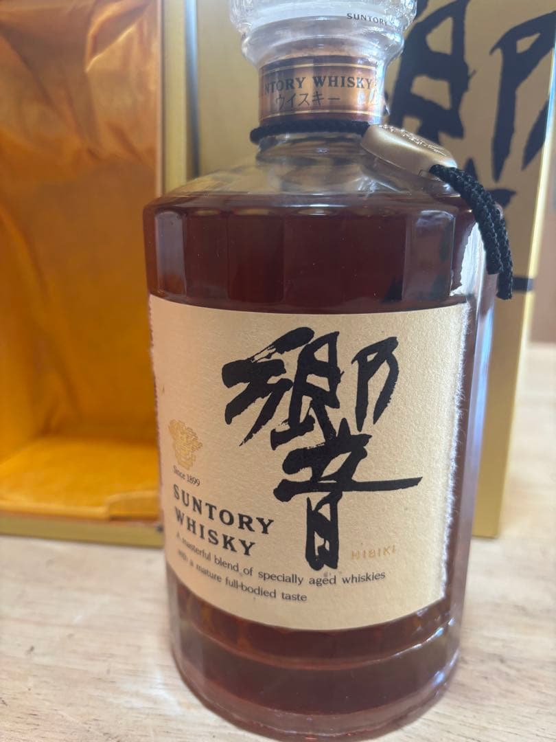 サントリー響 ウイスキー 金色ボックス入り（汚れあり）SHN01