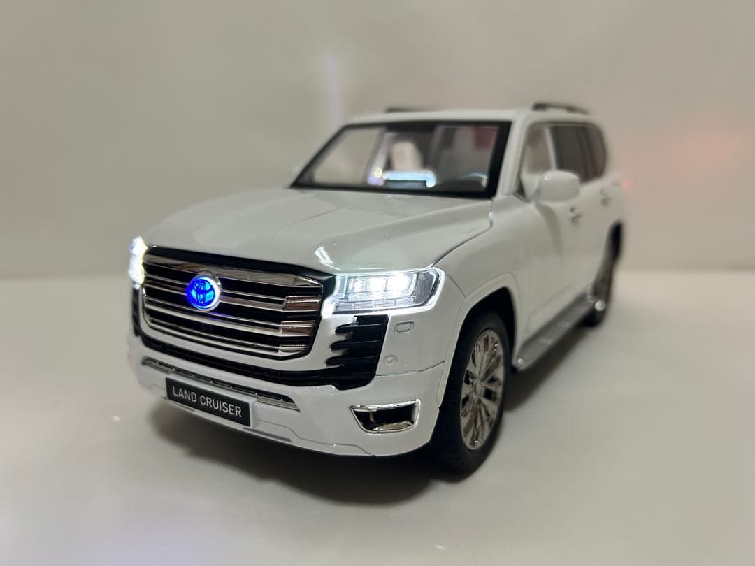 ランドクルーザー300 1/18 モデルカー ミニカー ダイキャストカー
