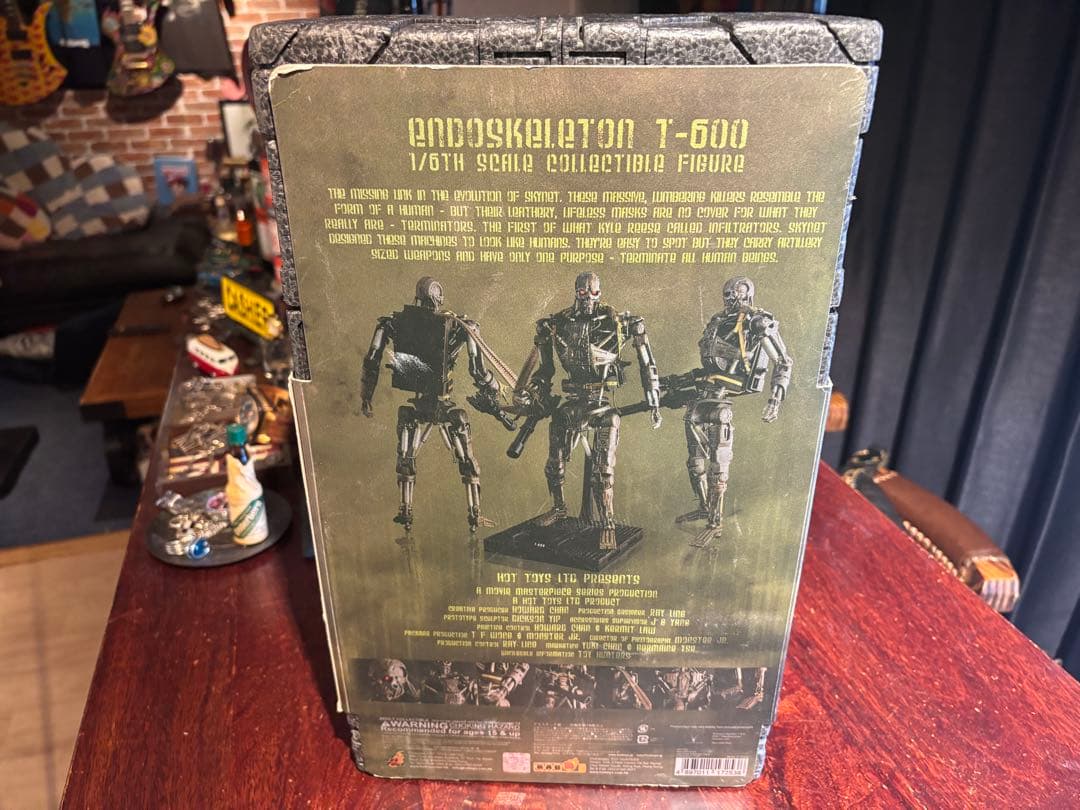 ターミネーター サルベーション エンドスケルトン T-600 1/6スケール