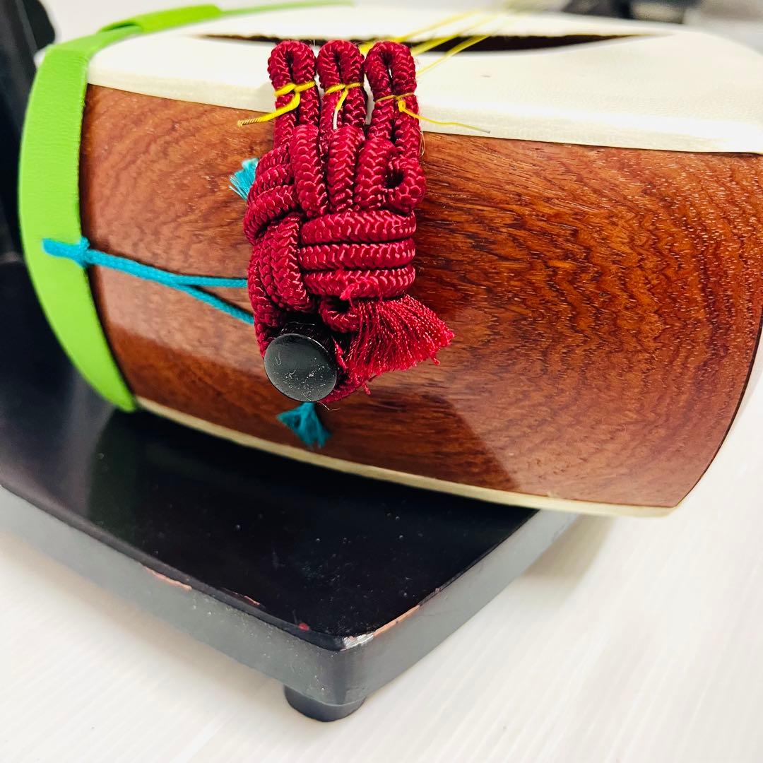 三味線　ハードケース付　紅木 綾杉胴 金細