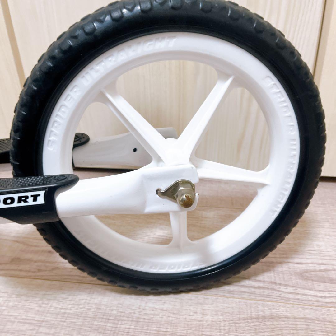 STRIDER 12インチ スポーツ ホワイト×レッド　セーブザ・チルドレン