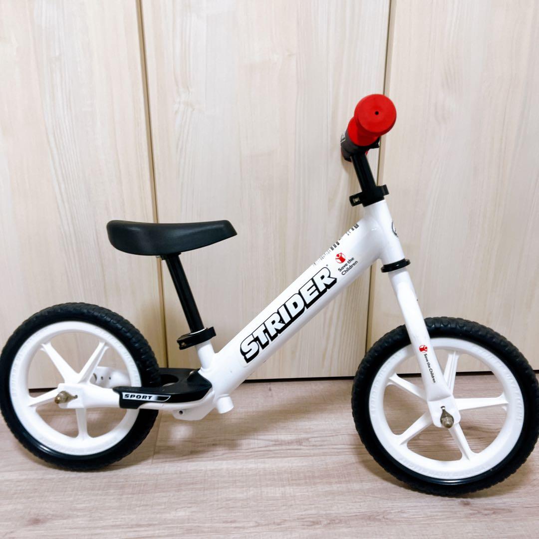 STRIDER 12インチ スポーツ ホワイト×レッド　セーブザ・チルドレン