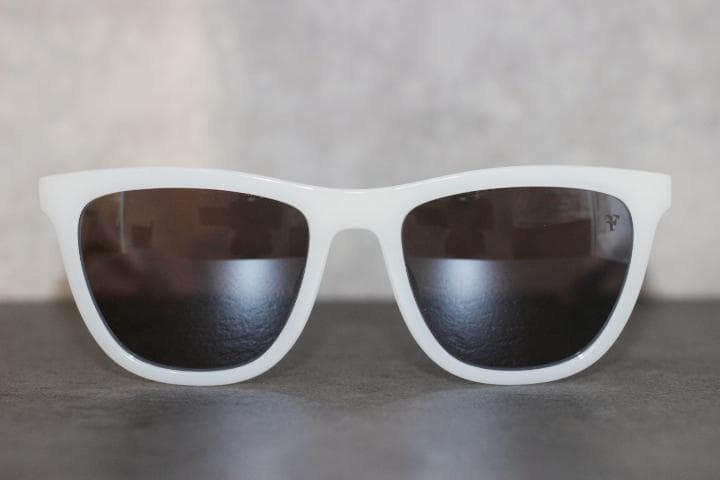 オリバーピープルズ × ロジャーフェデラー R-9 サングラス ホワイト