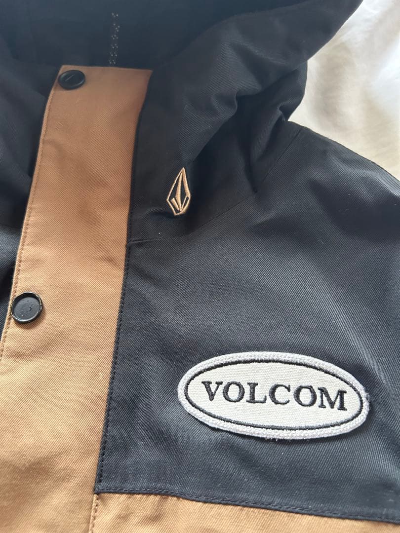 キッズ　VOLCOMスノーボードウエア上下