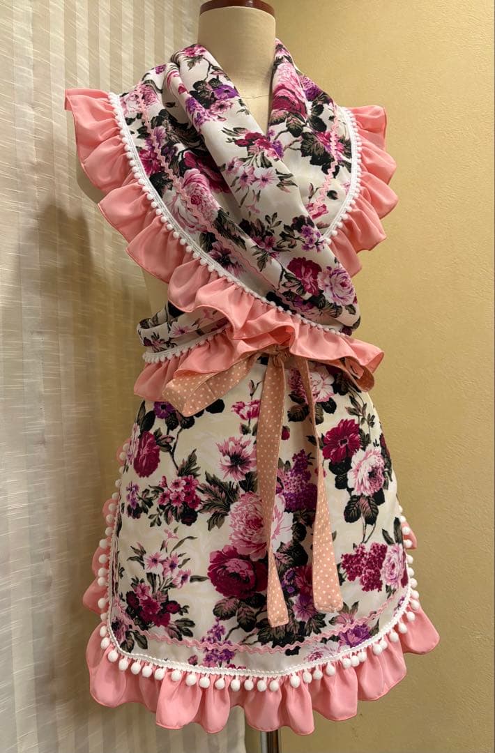 エプロン　ショート　ピンクバラ柄　サクラピンクフリル　フラメンコ　衣装