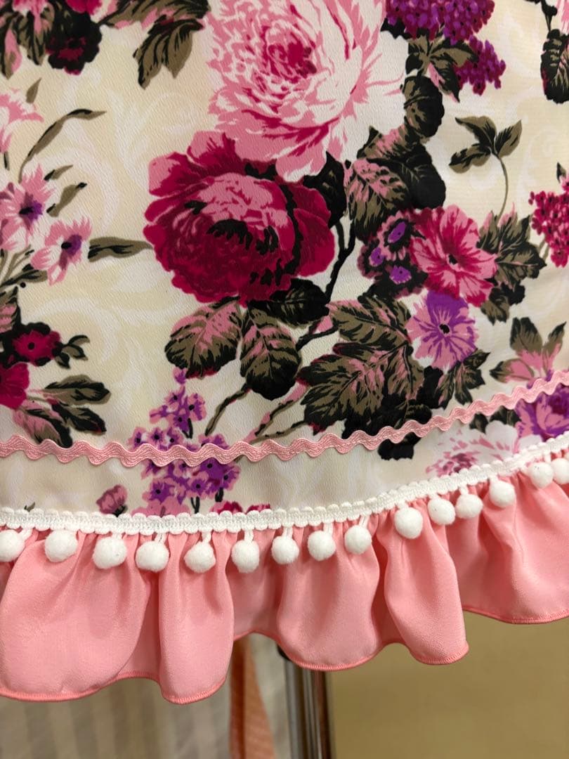 エプロン　ショート　ピンクバラ柄　サクラピンクフリル　フラメンコ　衣装