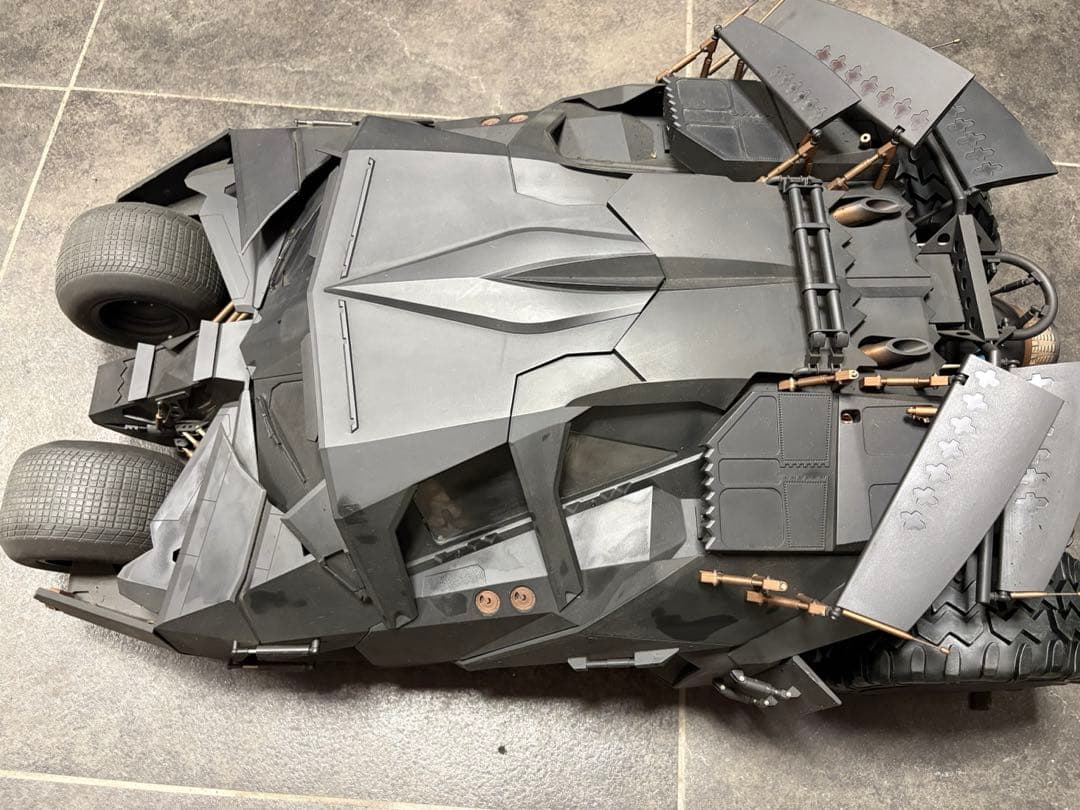 『バットマン ビギンズ』バットモービル　ホットトイズ製　1/6スケール・ビークル