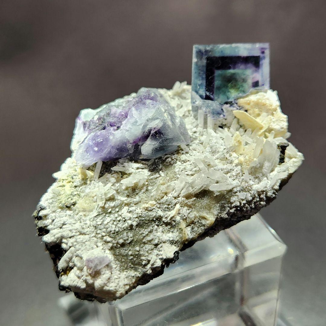 高品質✨美麗ゾーニング フローライト＆ クォーツ＆パイライト共生原石