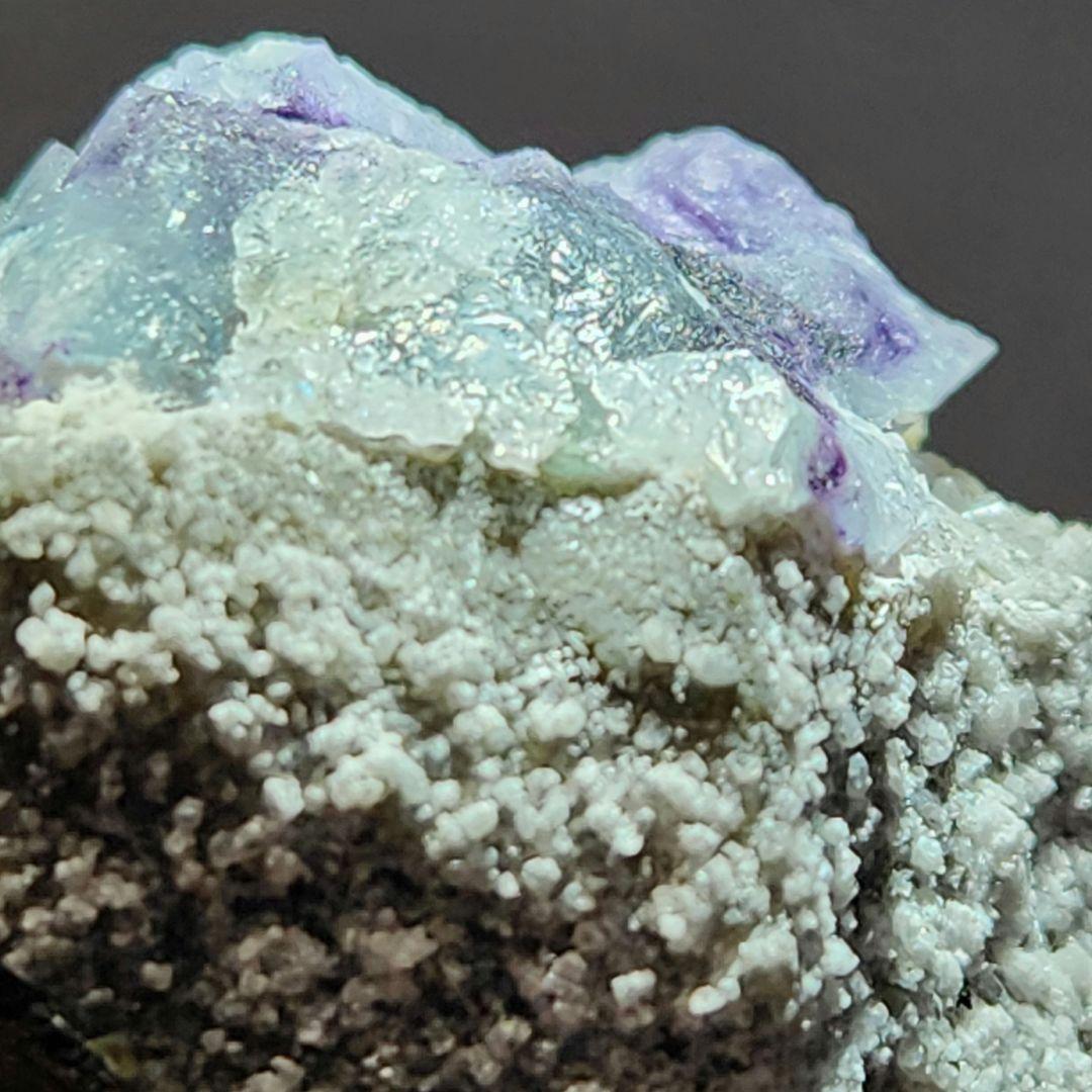 高品質✨美麗ゾーニング フローライト＆ クォーツ＆パイライト共生原石