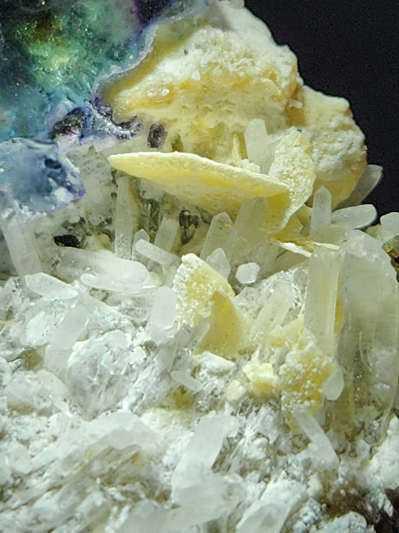 高品質✨美麗ゾーニング フローライト＆ クォーツ＆パイライト共生原石