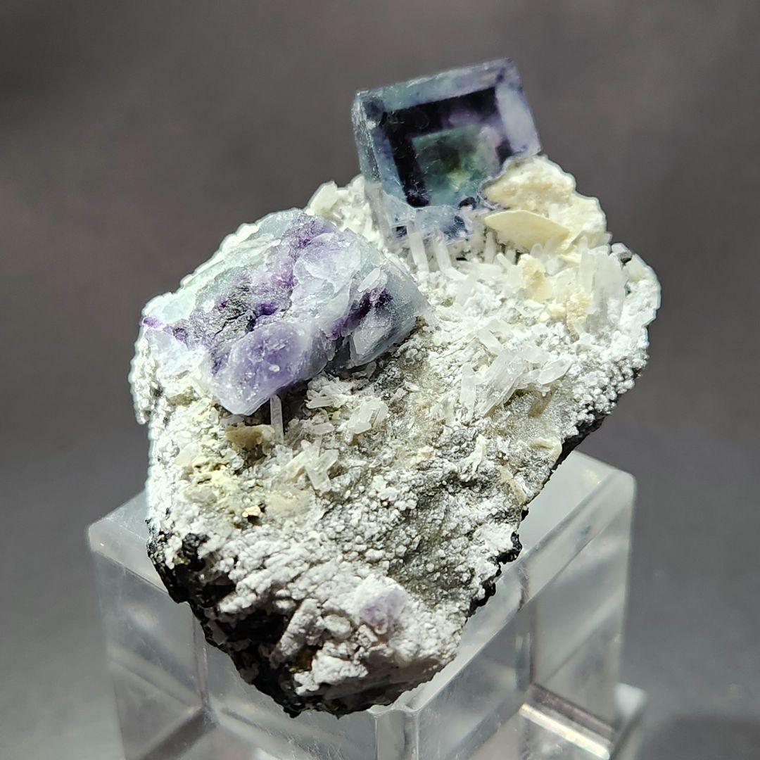 高品質✨美麗ゾーニング フローライト＆ クォーツ＆パイライト共生原石