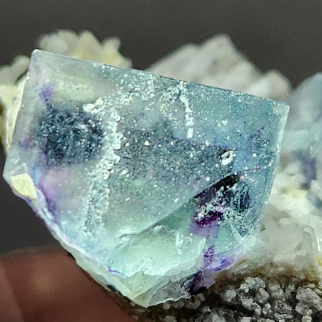 高品質✨美麗ゾーニング フローライト＆ クォーツ＆パイライト共生原石